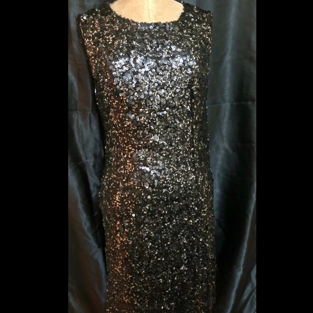 Sophisticated party dress in playful sequins